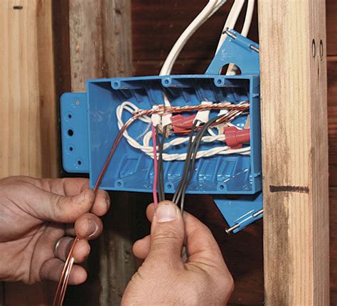 can you leave metal outlet box unsecured|do metal boxes ground switches.